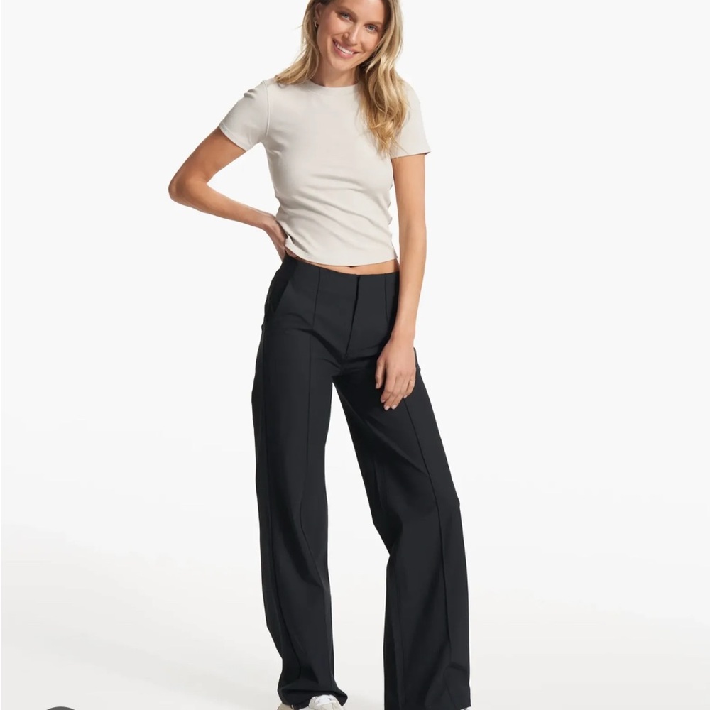 Vuori Pose Fitted Tee - Suede - Size M